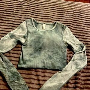 Lululemon cropped long sleeve ribbed sports top